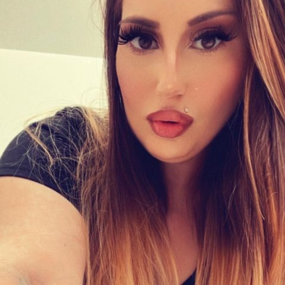 Meet your Posher, Danielle